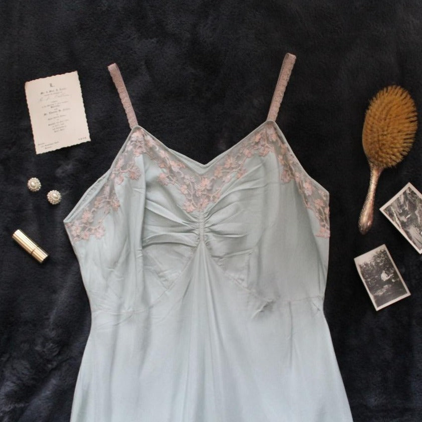 Mint and peach slip