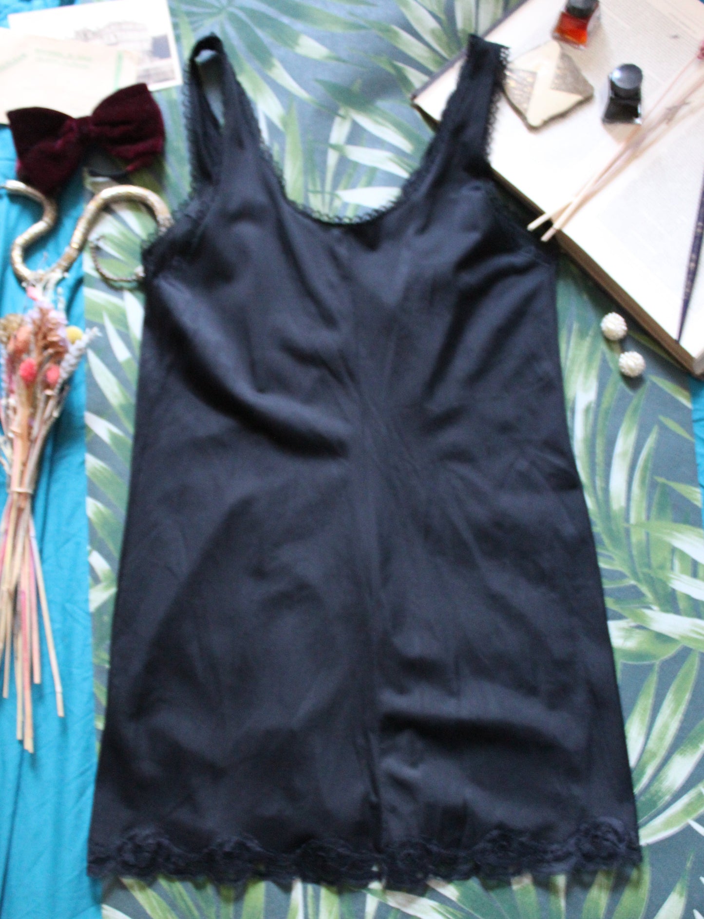 Short floral trim black slip