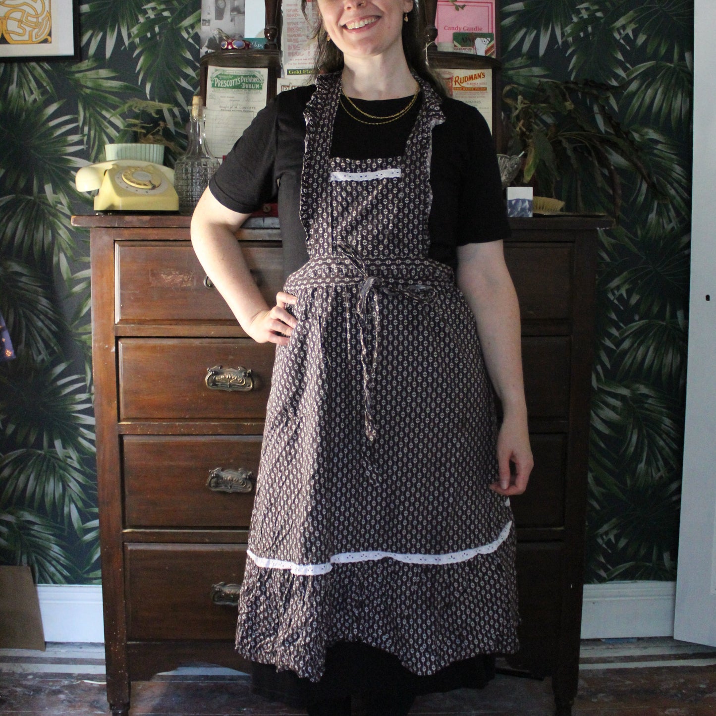 Walnut apron with white print pattern