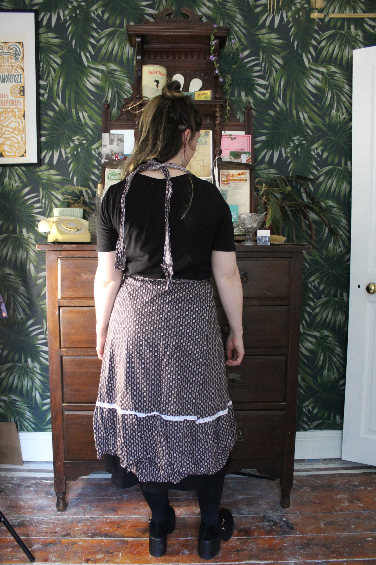 Walnut apron with white print pattern