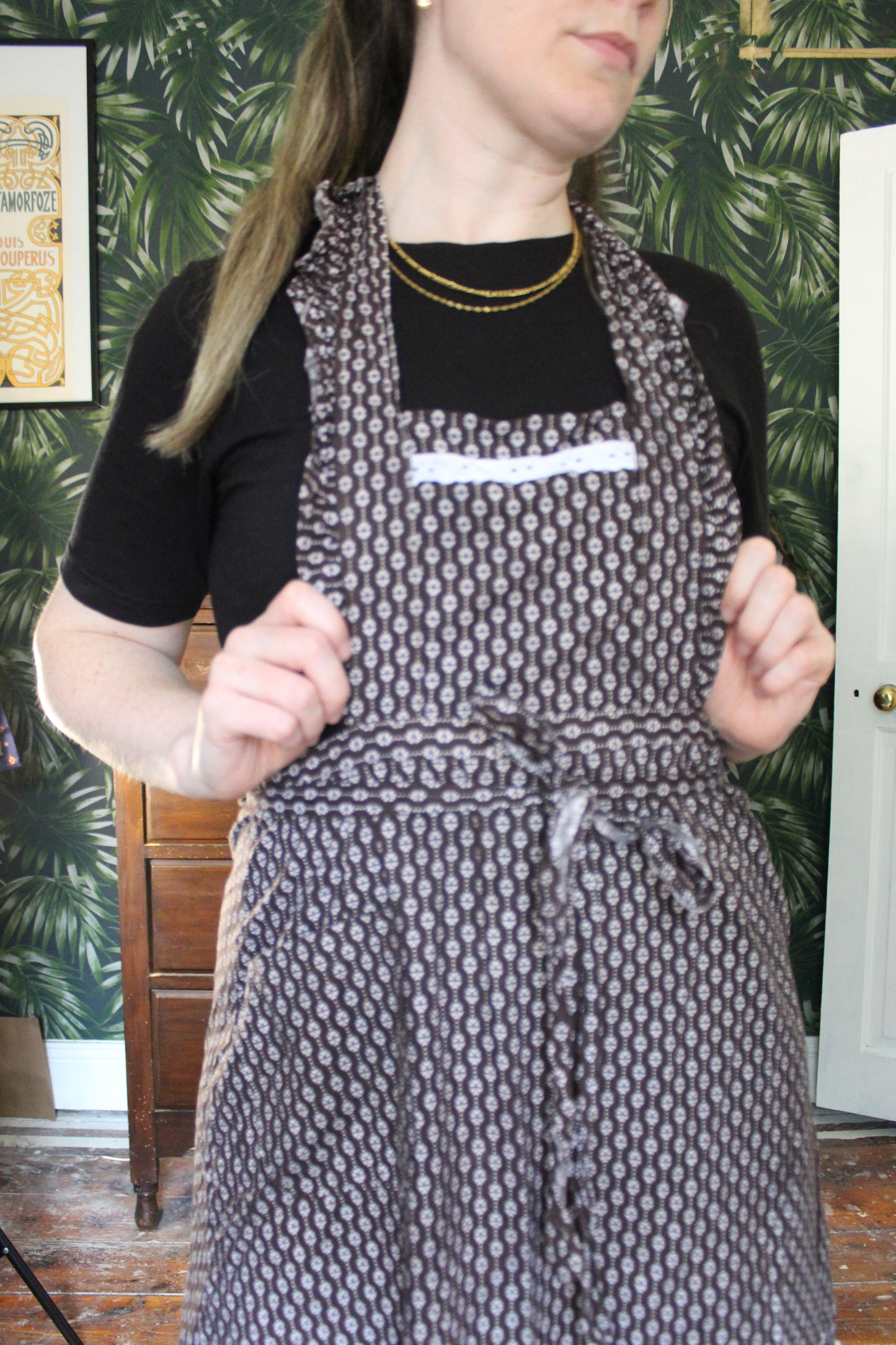 Walnut apron with white print pattern