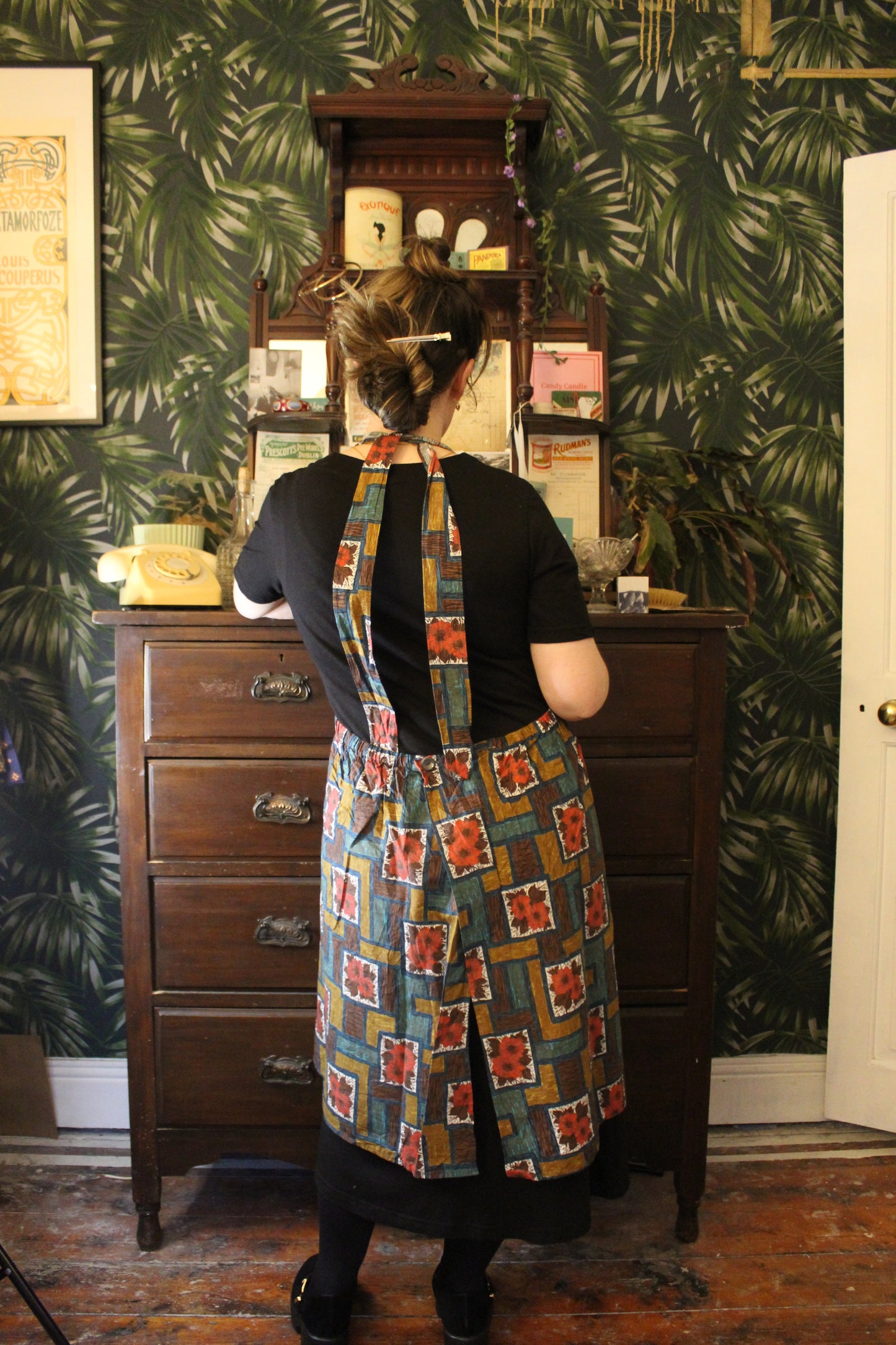 Rose paint print apron