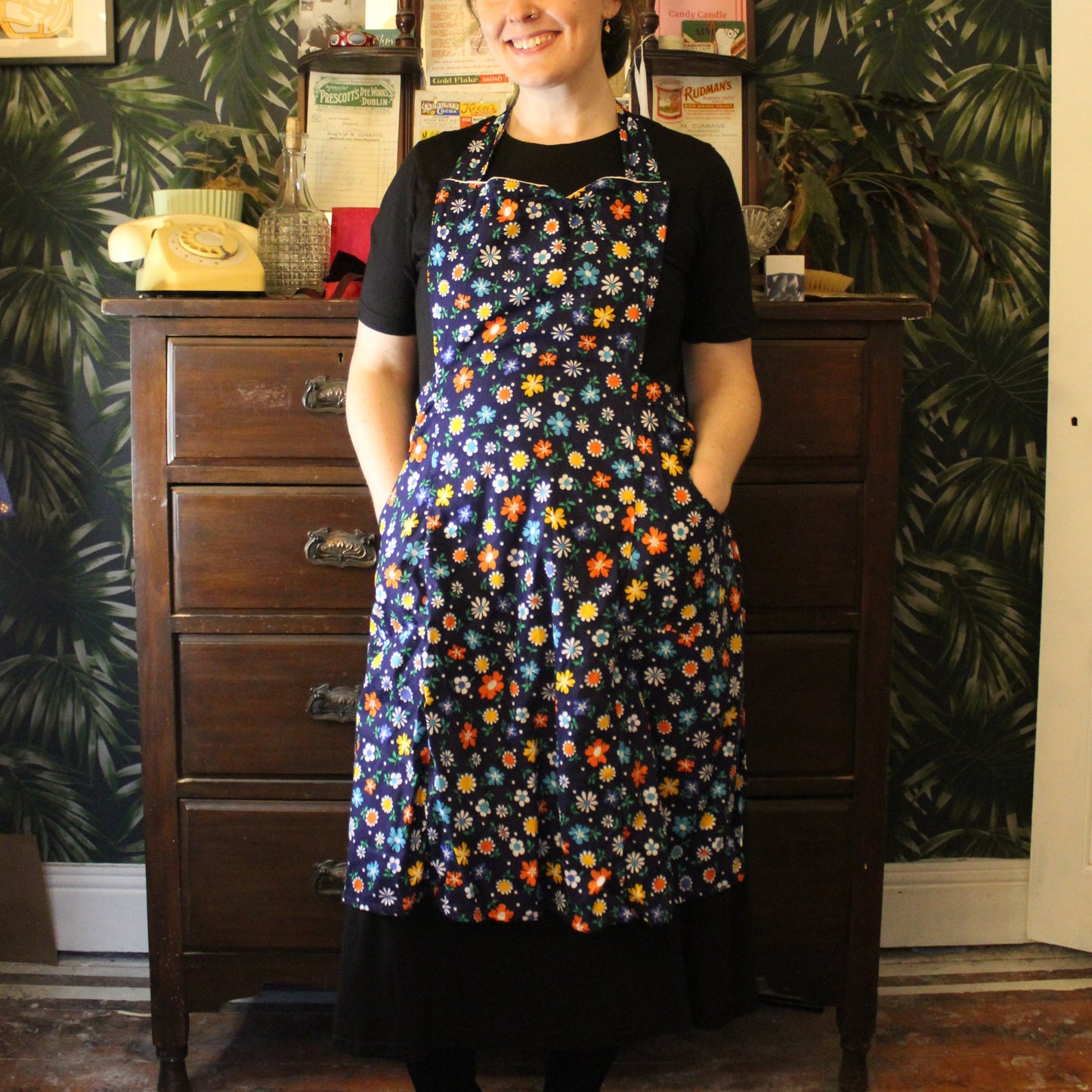 Deep blue daisy apron