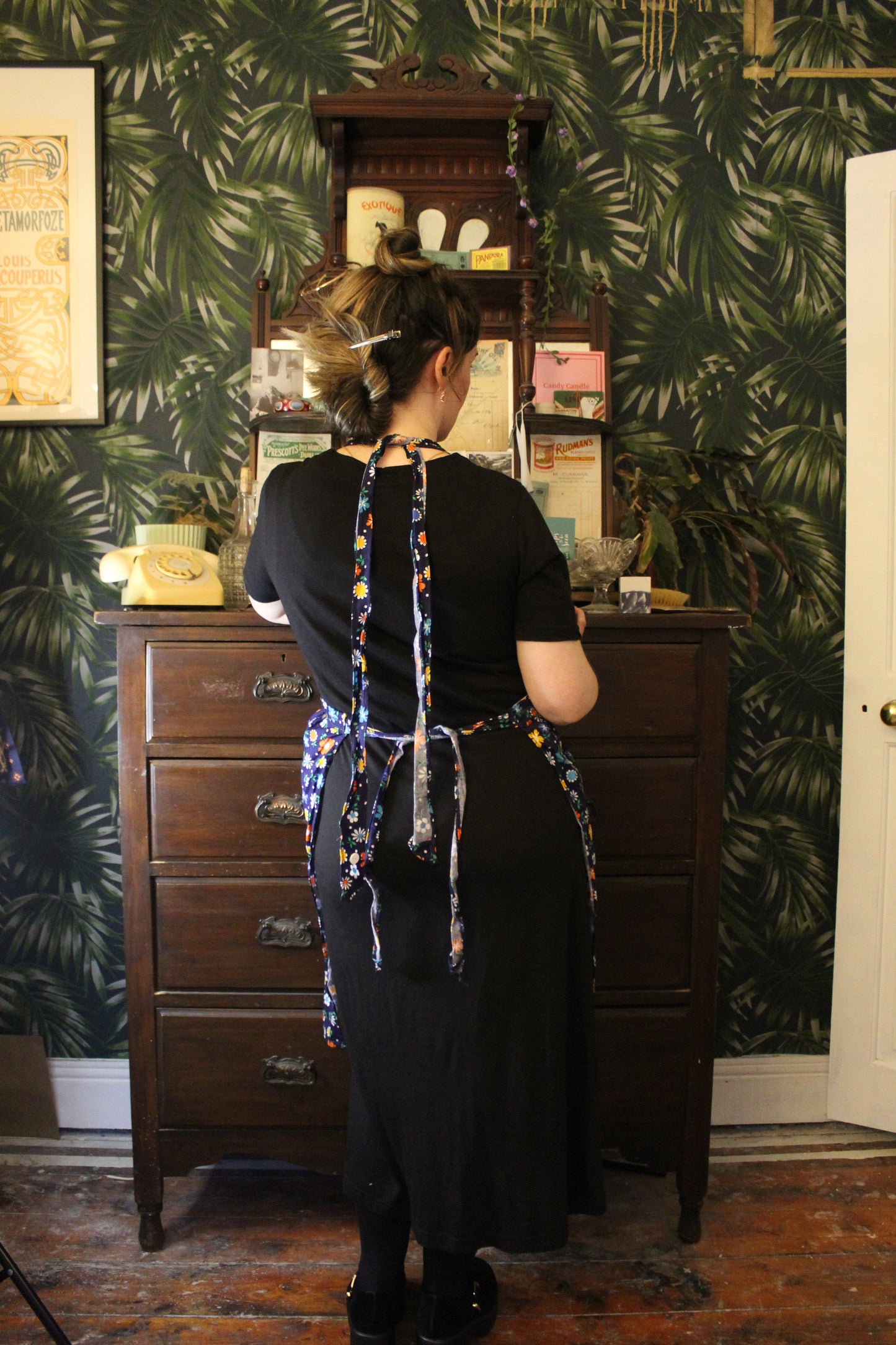 Deep blue daisy apron