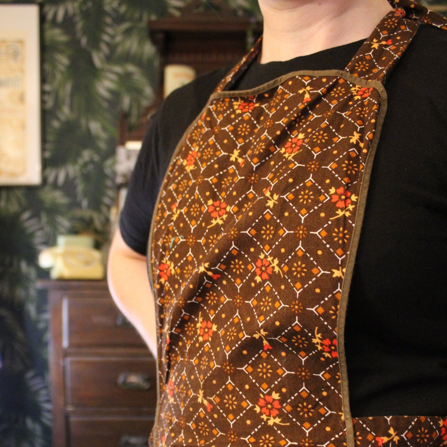 Retro amber and gold apron