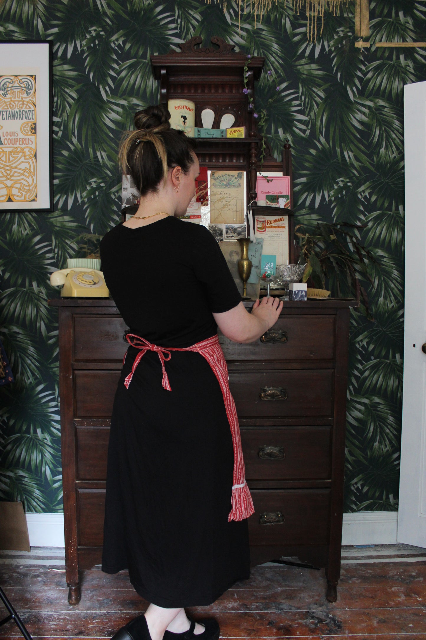 Folksy red and white half apron