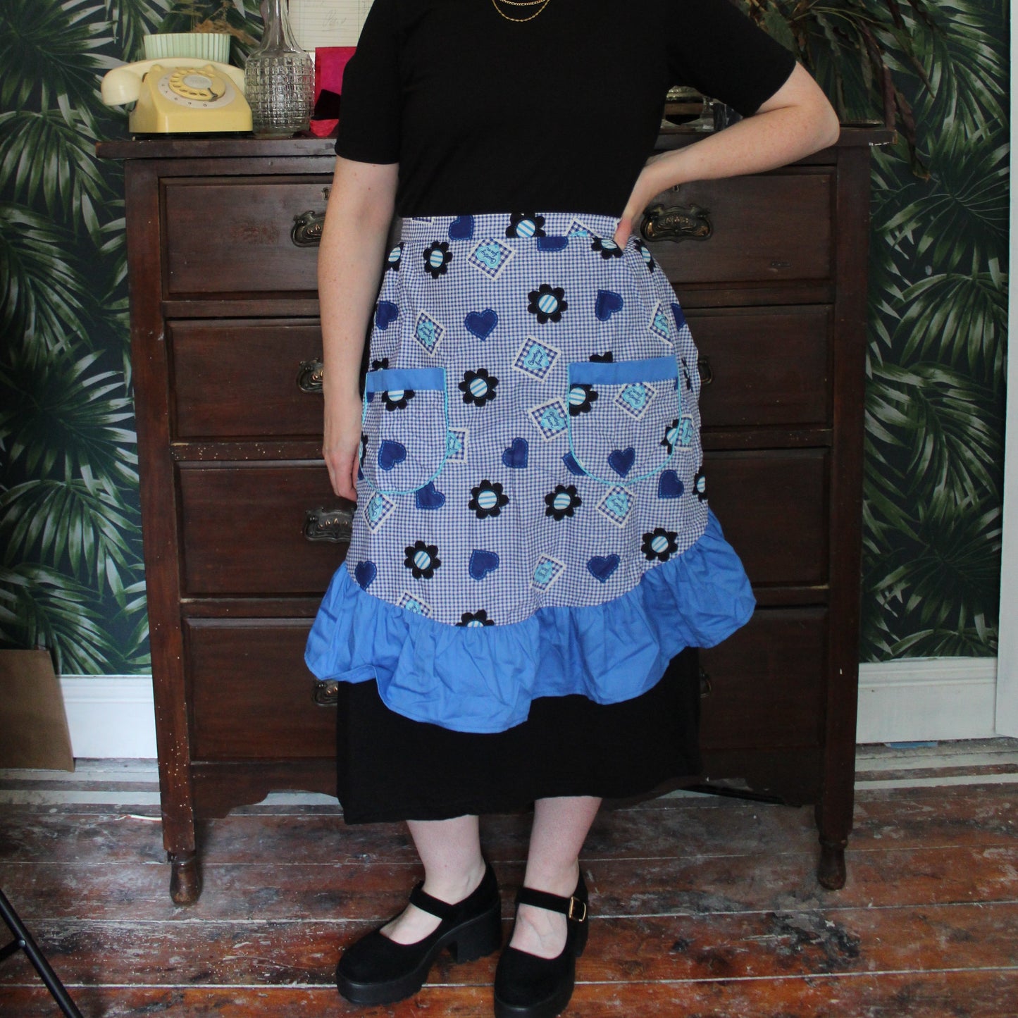 Blue check half apron with flower pattern