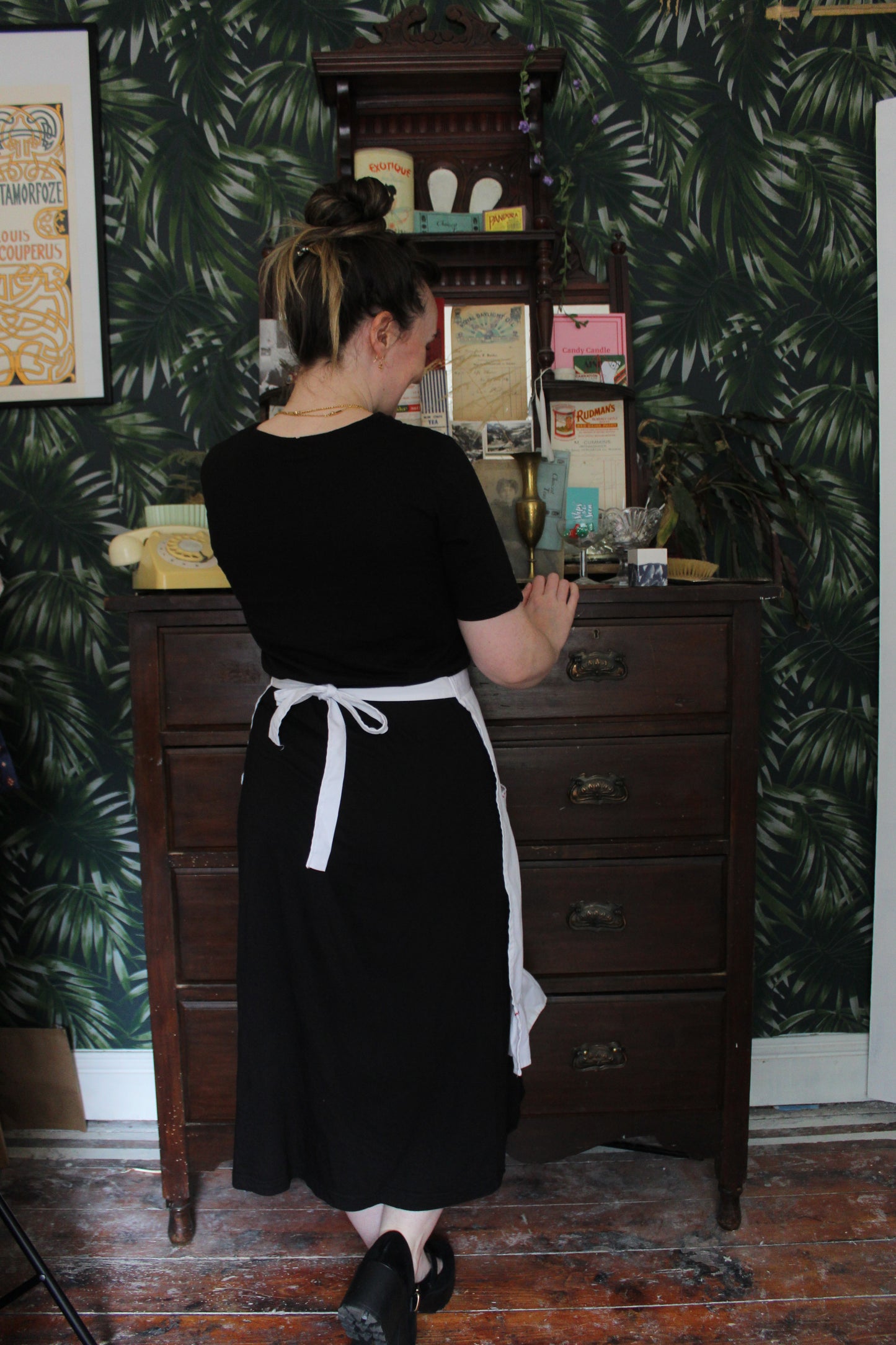 Kitsch white cooking apron