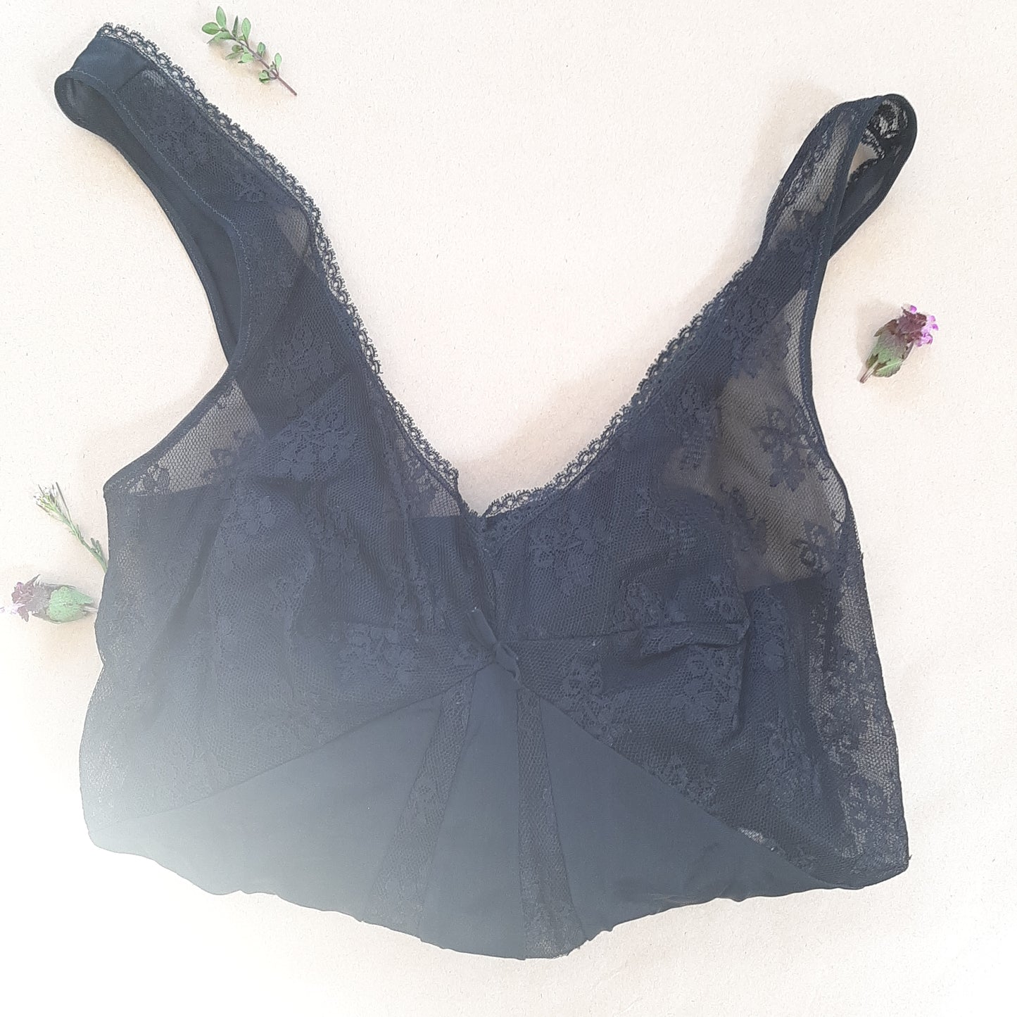 Bow lace slip