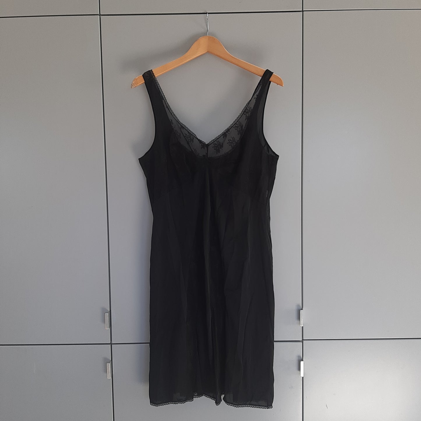 Bow lace slip