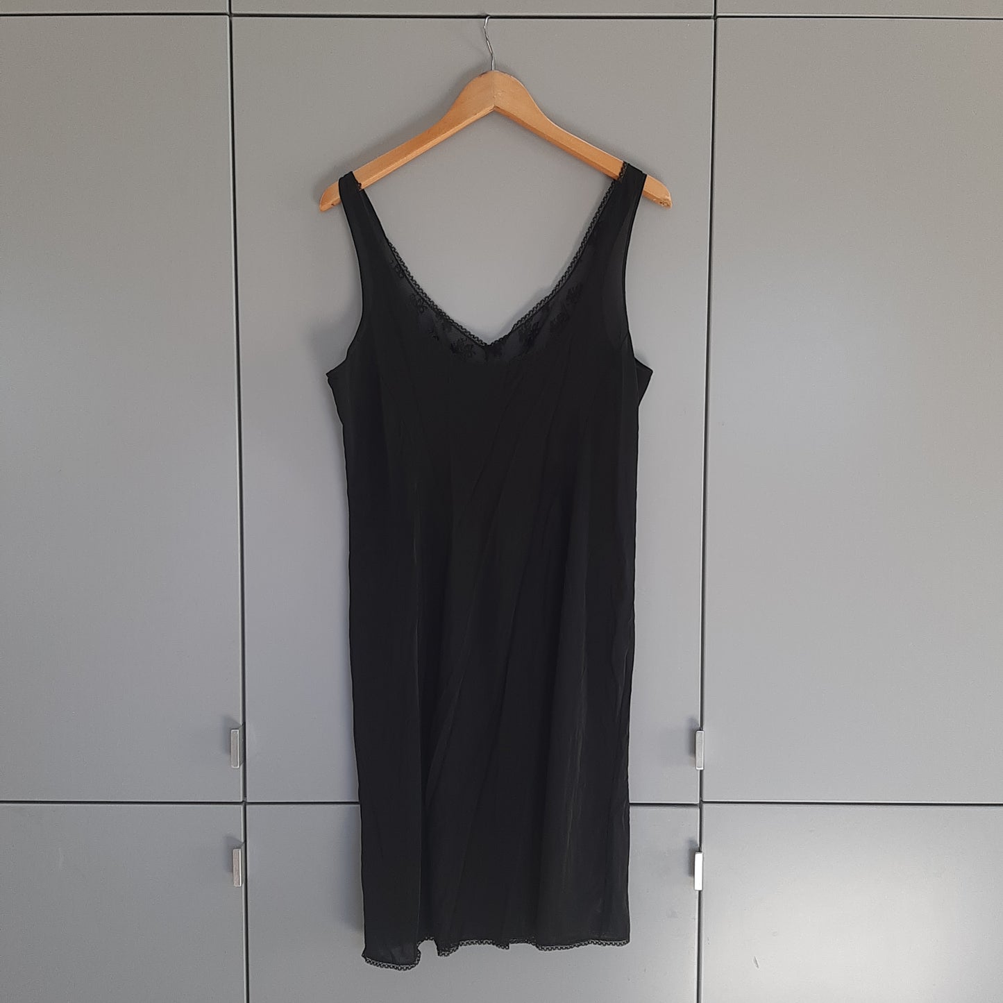 Bow lace slip