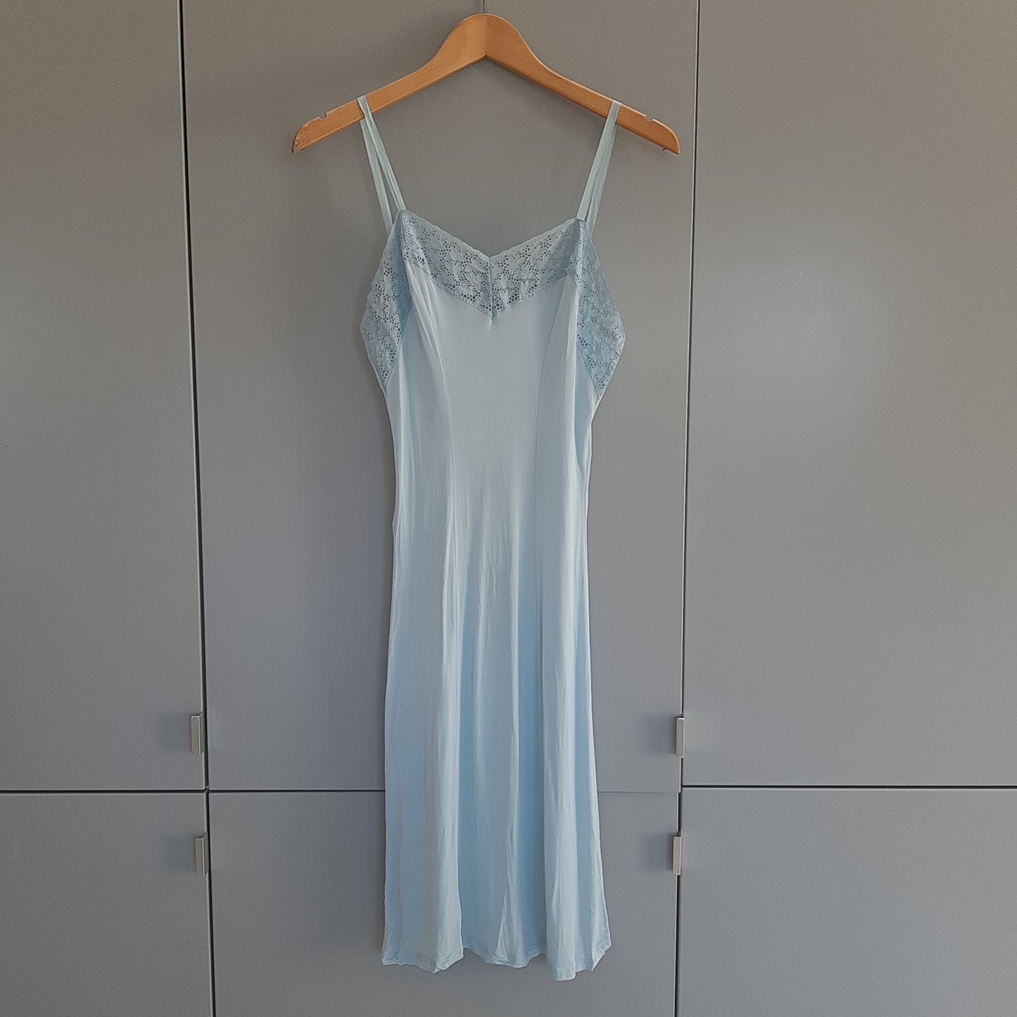 Powder blue slip