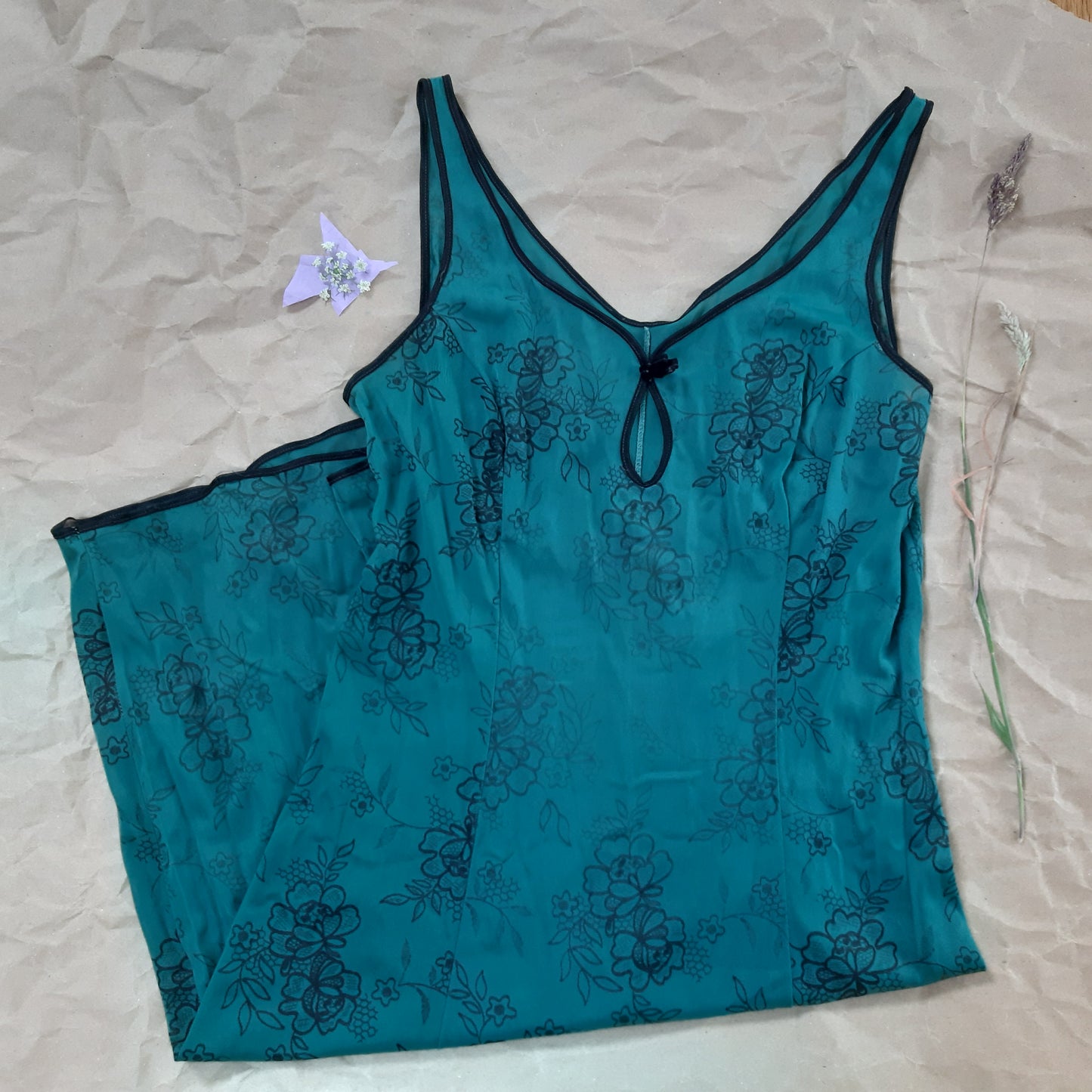 Emerald and black slip