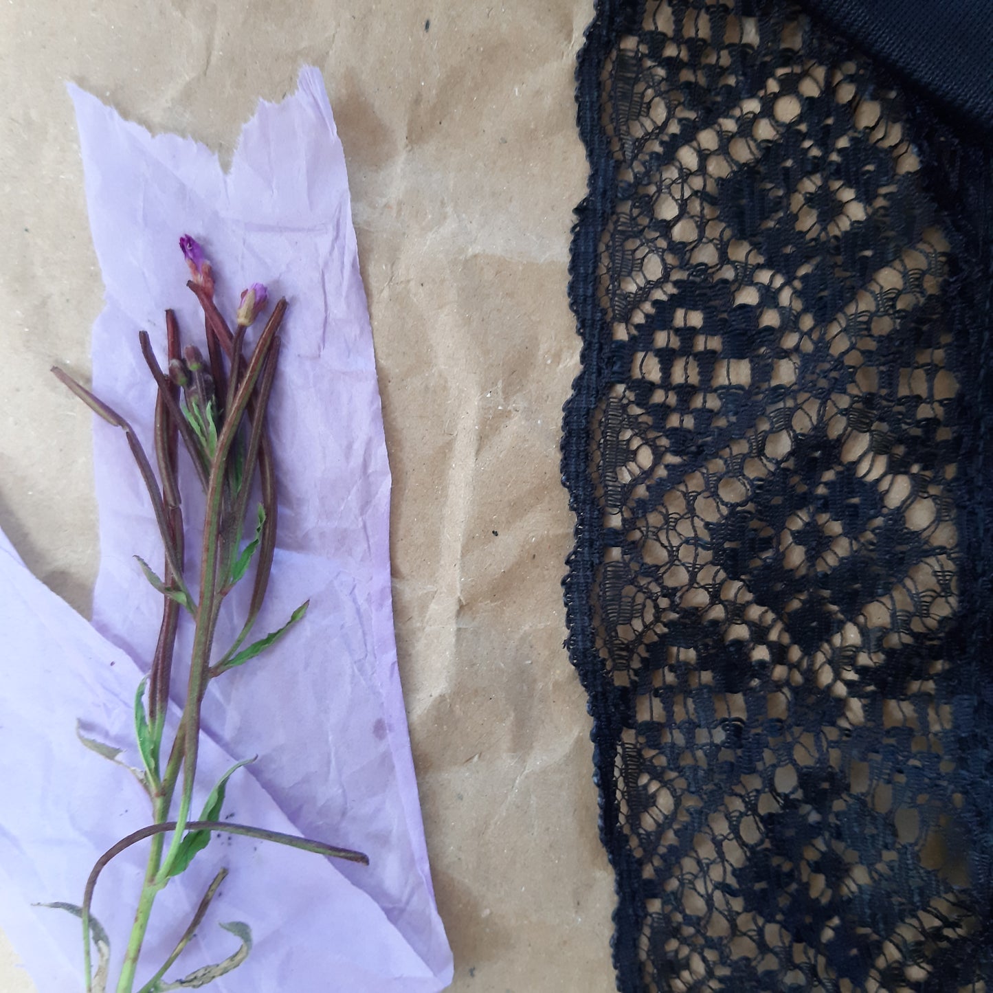 Black slip with vee lace front