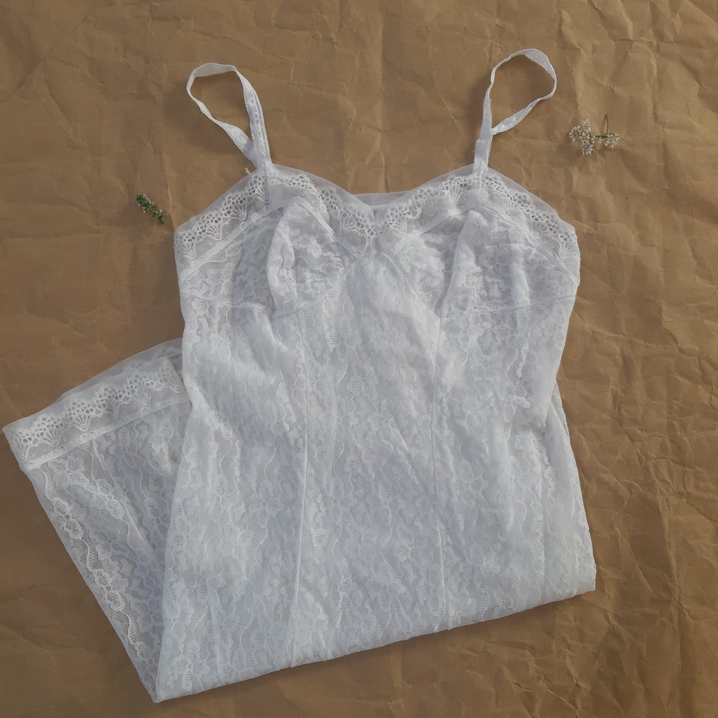 Sheer shell pattern slip