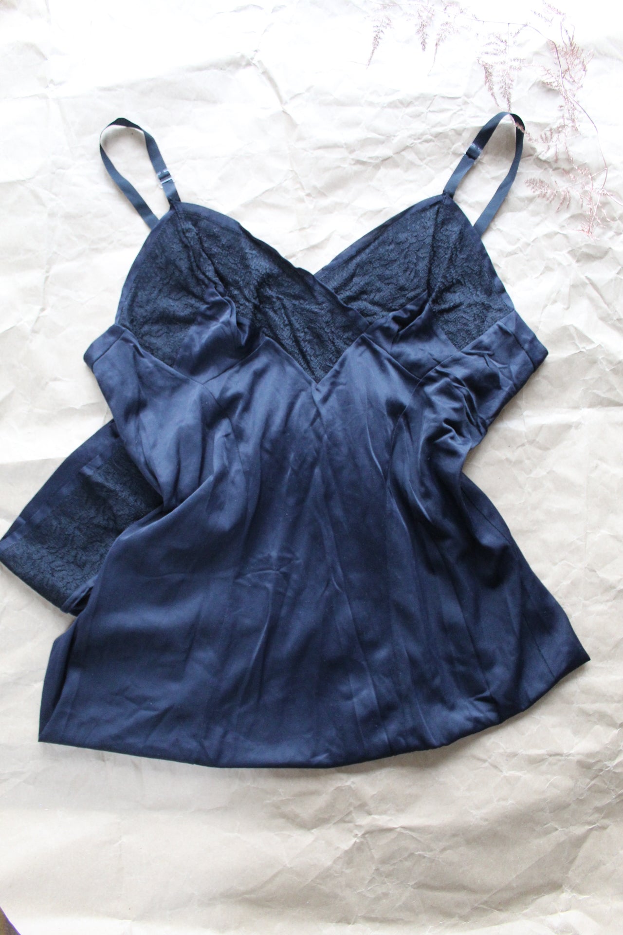 Structured black slip