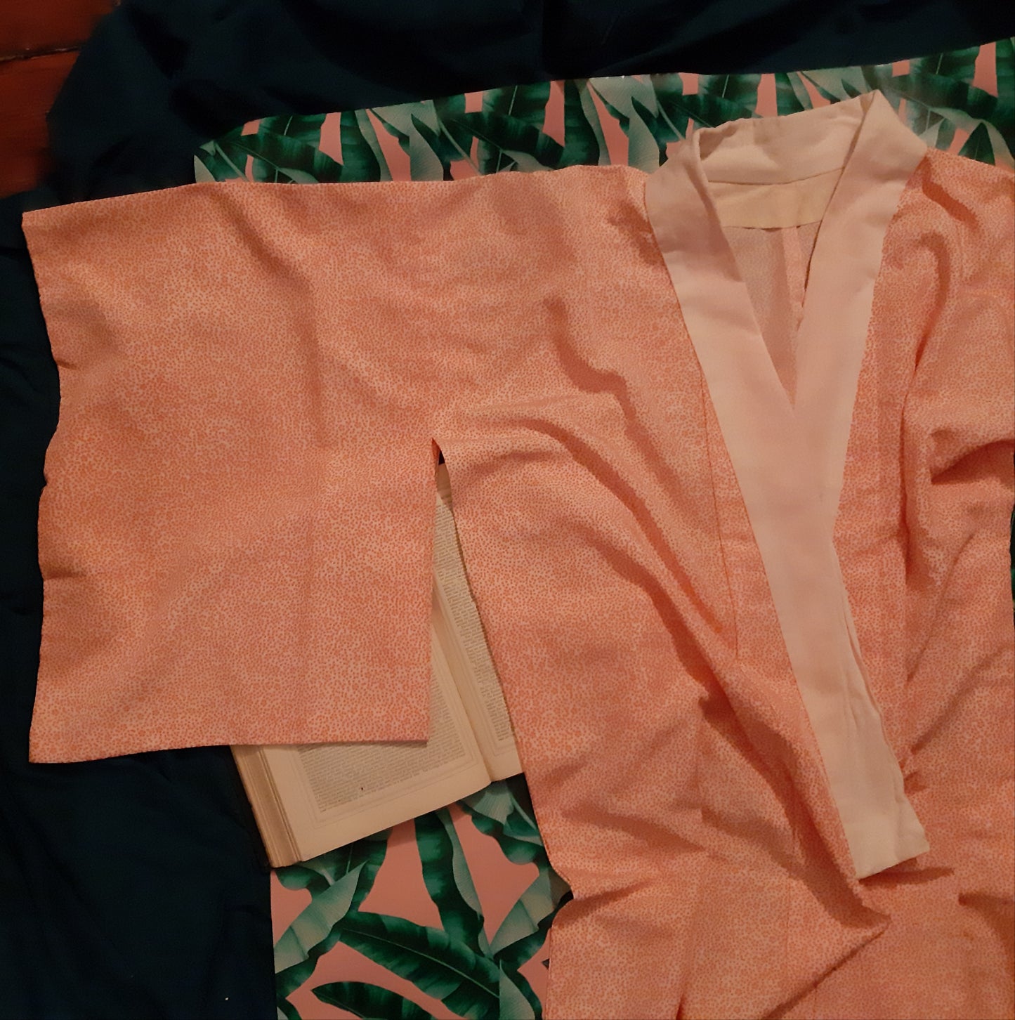 White robe with peach blossoms