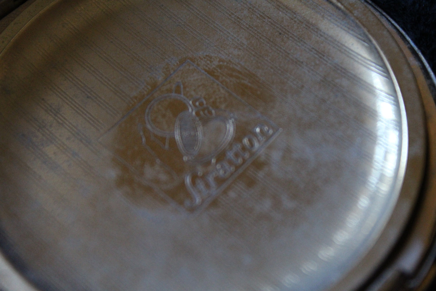 Vintage gold colour compact with star design