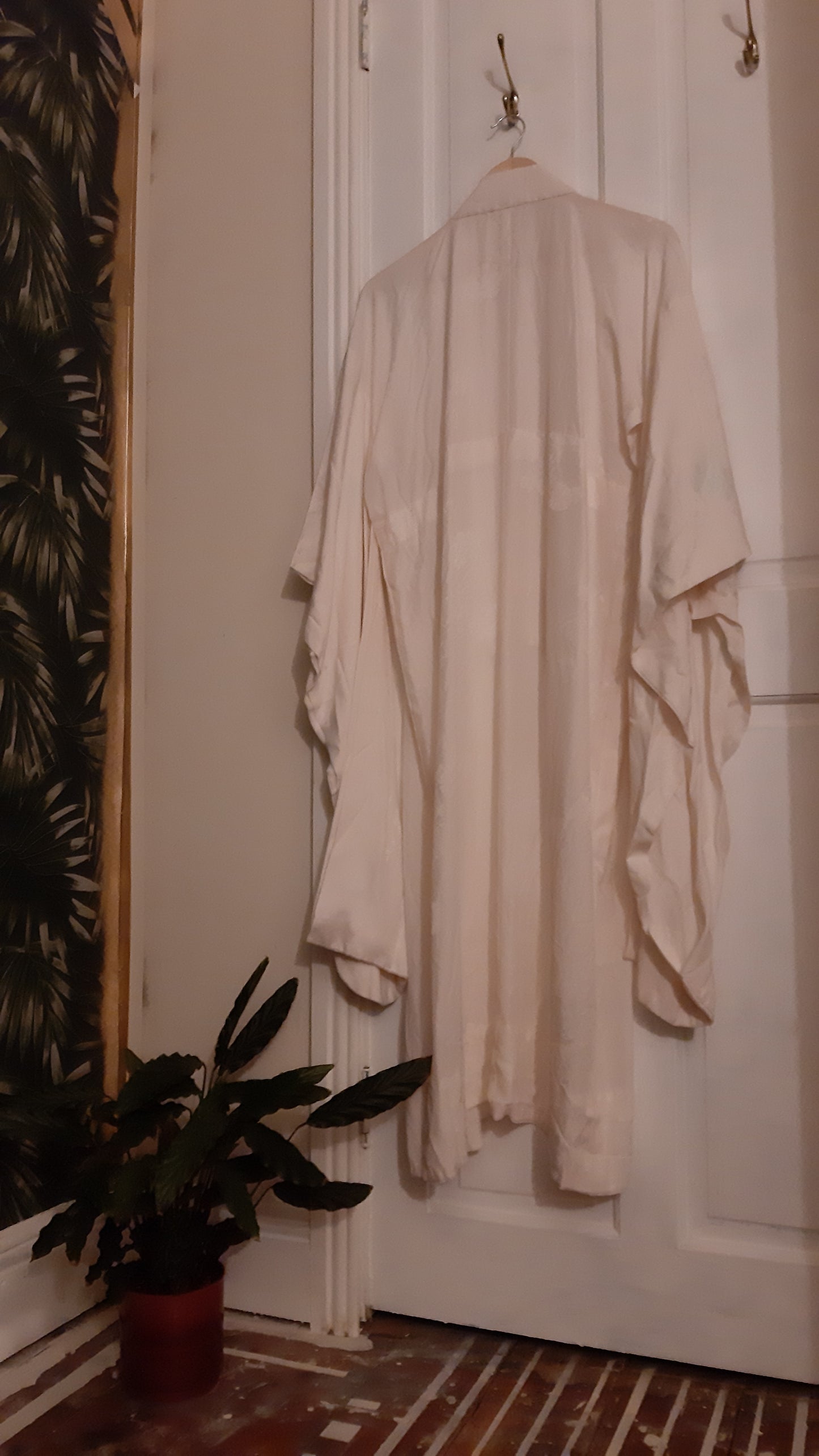 Winged white robe with flower and cloud pattern