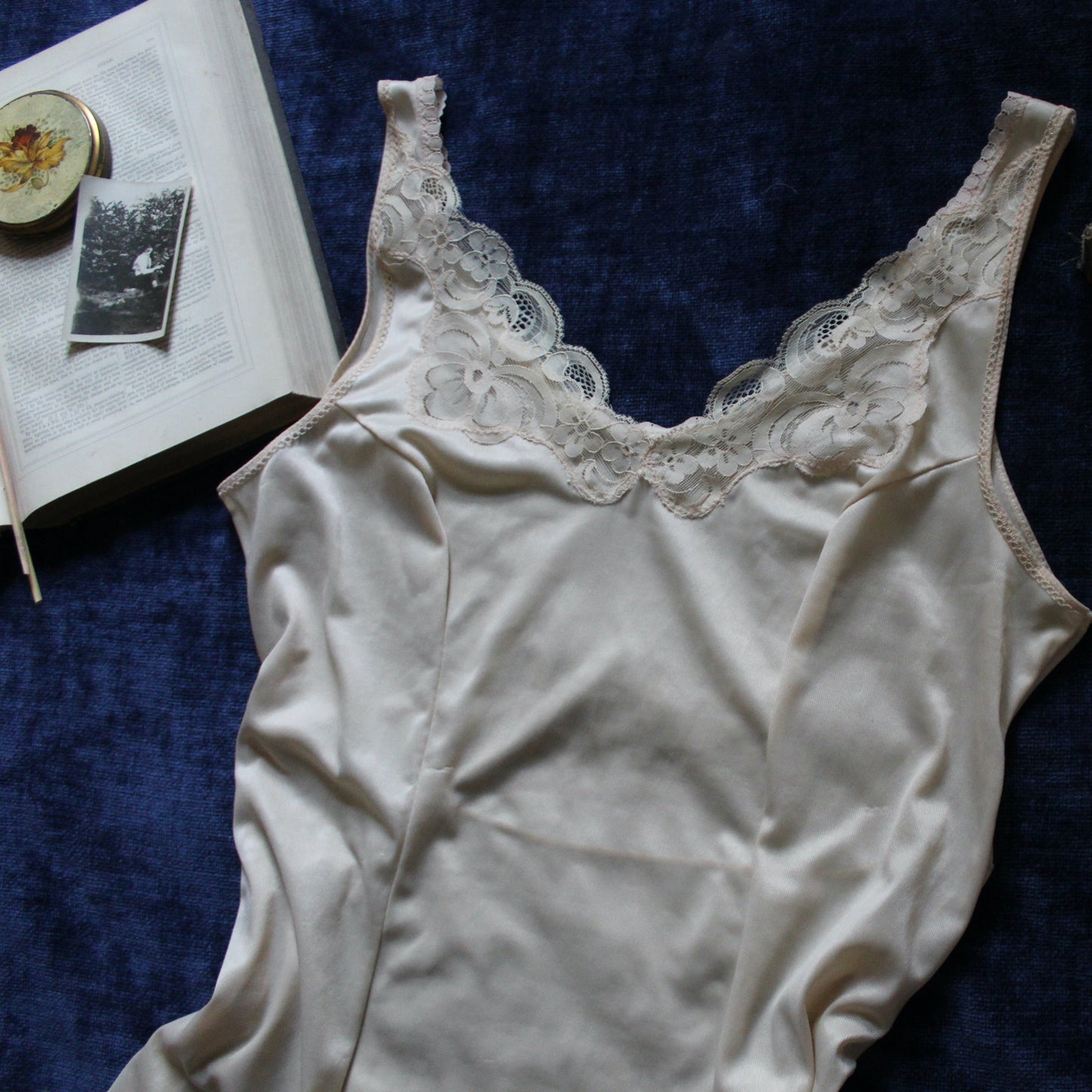 Classic caramel slip