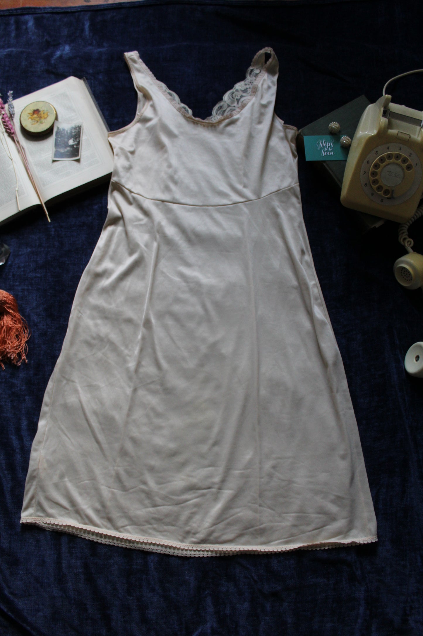 Classic caramel slip