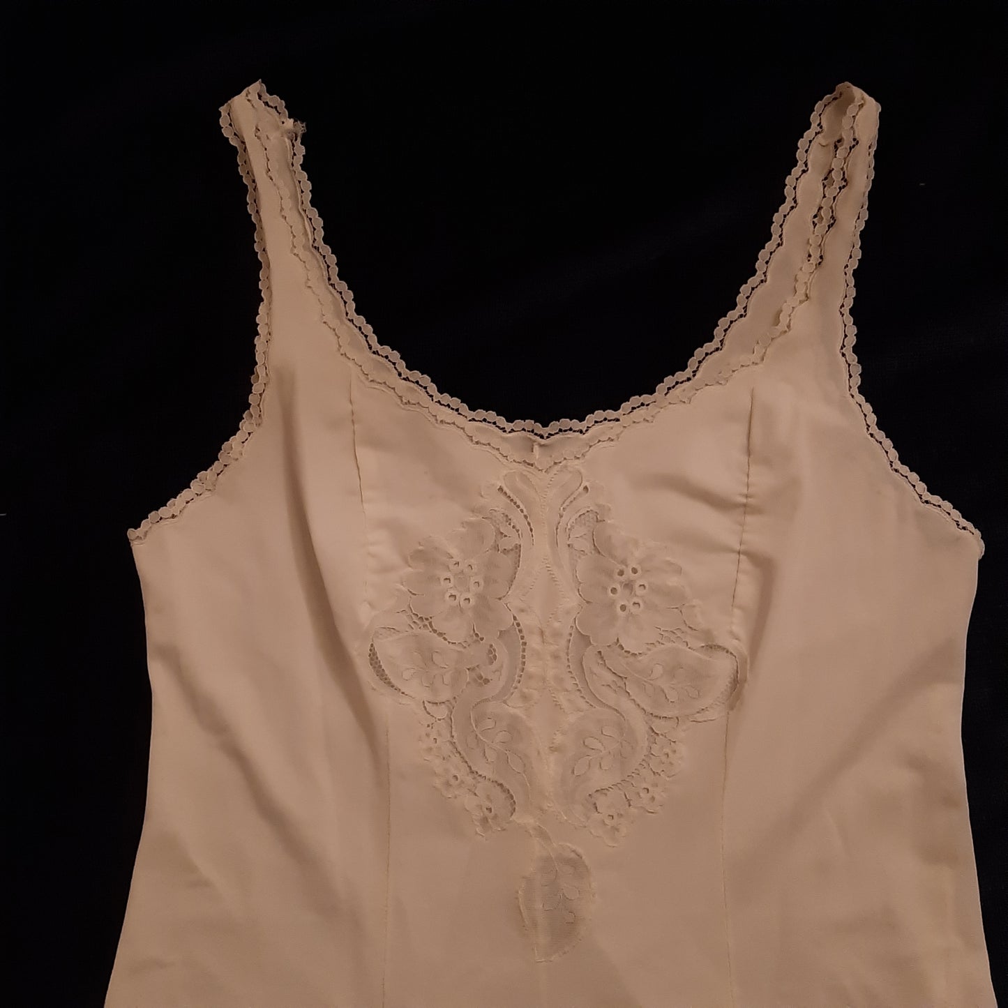 Short lace panel slip