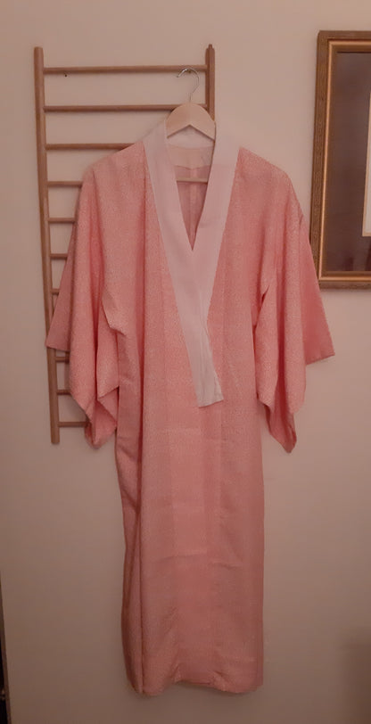 White robe with peach blossoms