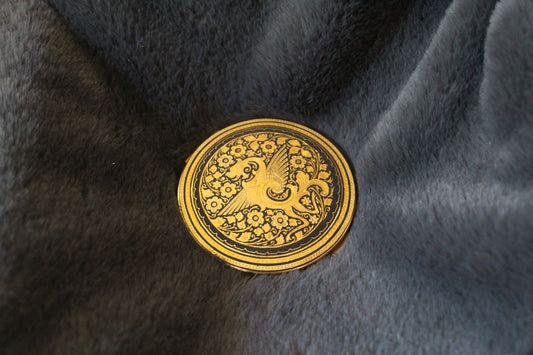 Mystery compact with dragon pattern